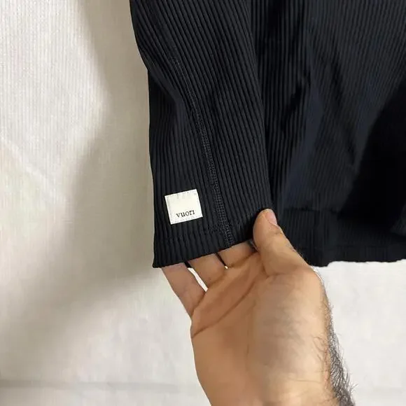 Vuori Black Short Sleeve Top - Picture 3 of 10